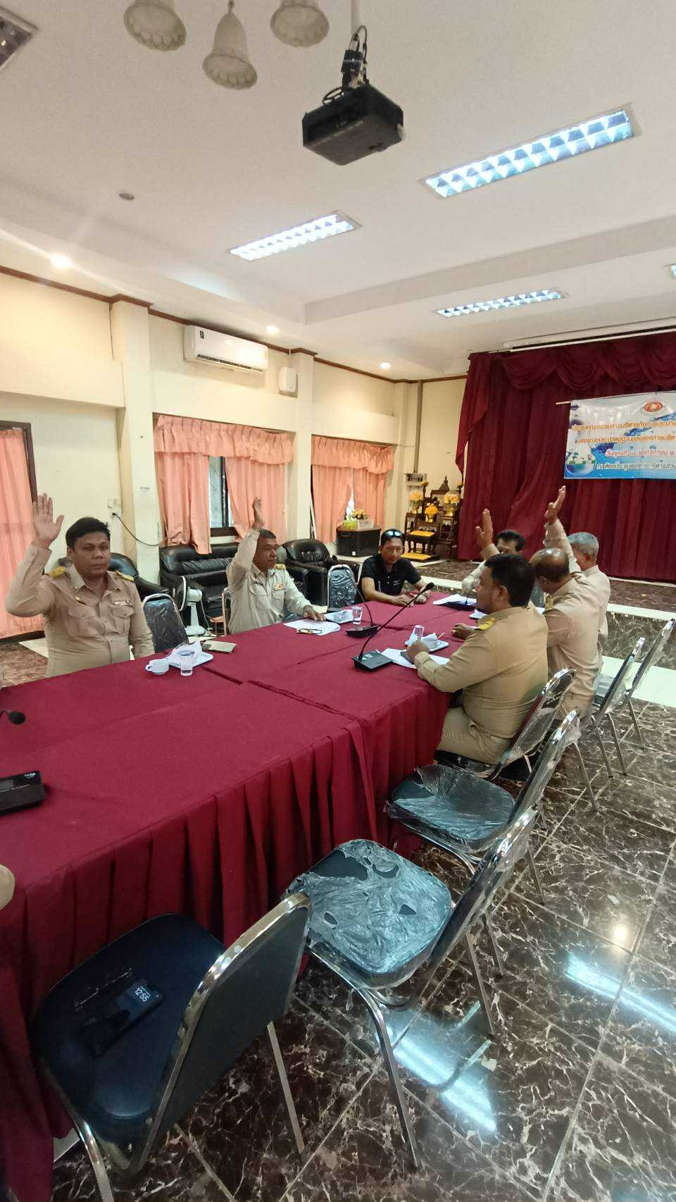 การประชุมสภาองค์การบริหารส่วนตำบลท่าฉาง  สมัยวิสามัญ  สมัยที่ 1
ครั้งที่ 1  ประจำปี พ.ศ.  2568  วันที่ 17 พฤศจิกายน2567  เพื่อรายงานผลการปฏิบัติงานประจำปี ของนายกองค์การบริหารส่วนตำบลท่าฉาง ประจำปีงบประมาณ 2568  เมื่อเวลา 13.00 น.  ณ ห้องประชุมสภาองค์การบริหารส่วนตำบลท่าฉาง